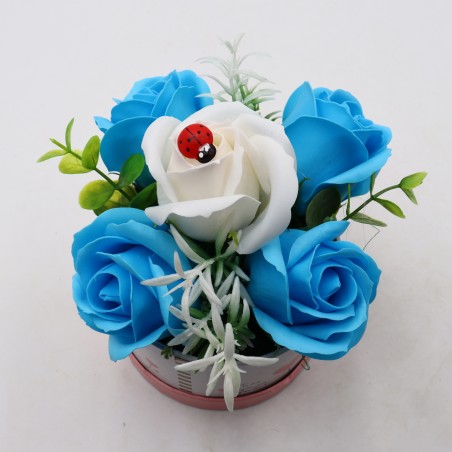 Aranjament Floral, Cutie Trandafiri,  4 Trandafiri Albastri din Sapun si unul Alb