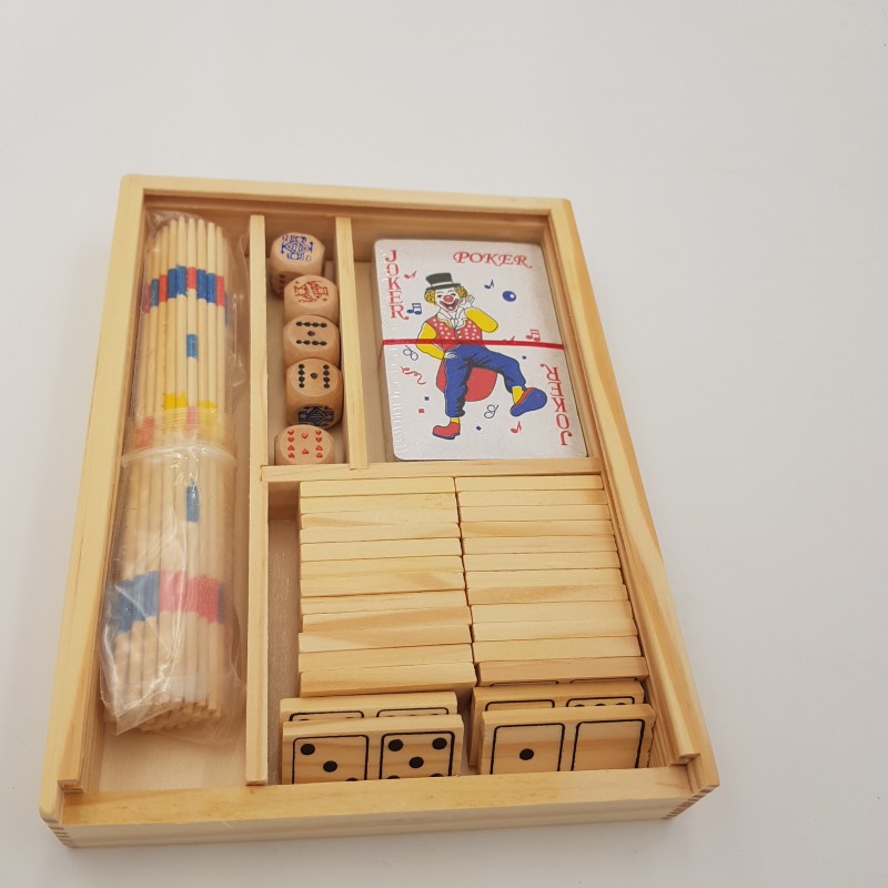            4 az 1-ben játék – Családi játék dominóval, mikádóval, játékkártyákkal és dobókockákkal 190 x 138 x 31 mm
         