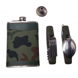Set portabil cu joc de sah de lemn, sticla cu husa camuflaj de buzunar si ustensile camping 2