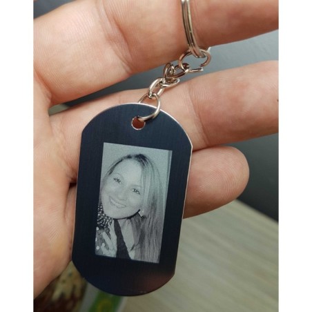 Egyedi kulcstartó fényképpel és szöveggel. Gravírozott kulcstartó a fényképeddel és a szövegeddel.