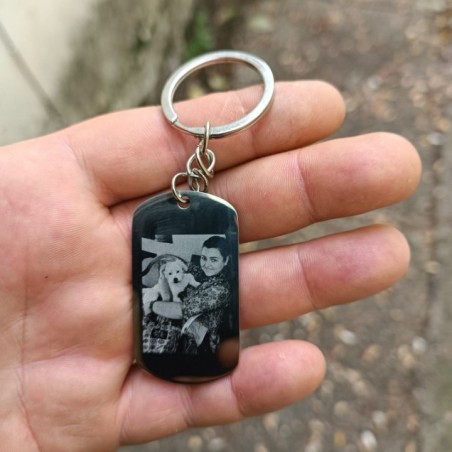 Egyedi kulcstartó fényképpel és szöveggel. Gravírozott kulcstartó a fényképeddel és a szövegeddel.