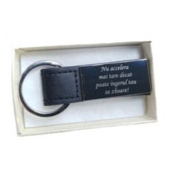 Breloc personalizat metalic in forma de dreptunghi cu piele gravat cu textul tau