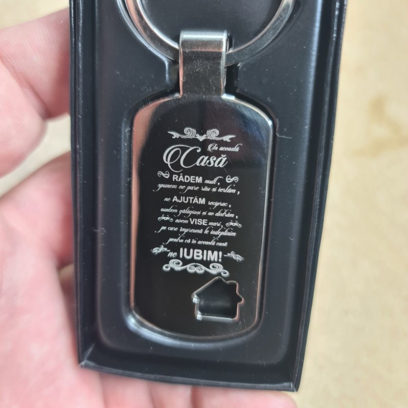            Breloc personalizat casa decupata gravat in aceasta casa
         