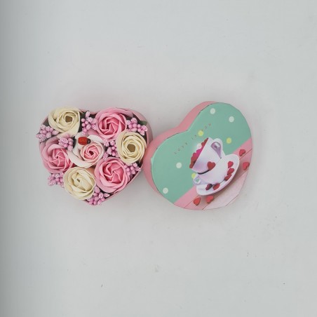 Aranjament floral 7 trandafirii cutie inima , flori de sapun, alb, roz, 11x9x6 cm