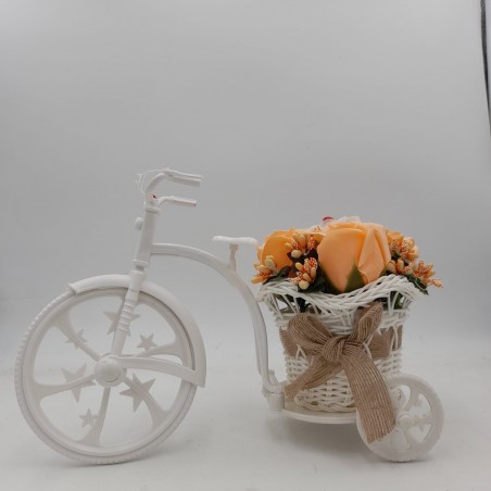 Aranjament floral, trandafiri, portocalii "Bicicleta cu flori zambarete", flori de sapun, 22x15x12 cm