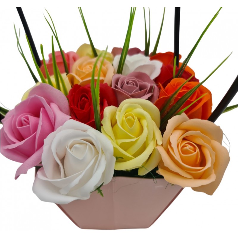            Aranjament floral deosebit 15 trandafiri cutie roz, flori de sapun
         